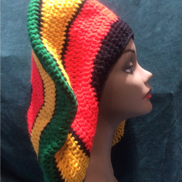 Handcrafted hat - Picture 2 of 3